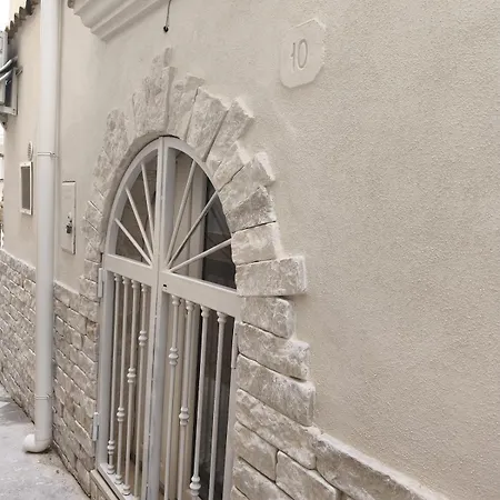 Dimora Della Cattedrale - Tra Silenzio Antico E Profumo Di Mare Daire *